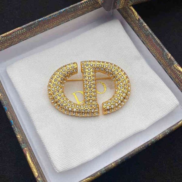 

2022 factory wholesale new di home full brooch with diamond gold men's and women's brooch accessories, Gray
