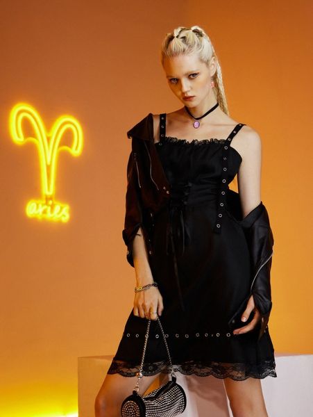 

romwe aries solid contrast lace grommet eyelet cami dress n1vn#, Black;gray