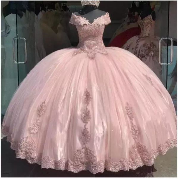 2022 Off the Shoulder Puffy Pink Quinceanera Abiti in pizzo Applqiue Sweet 16 Abiti da ballo Abiti da 15 anni in pizzo