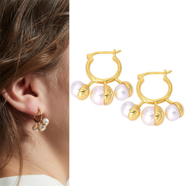 Brincos 2022 Trendência Romântico Retro Pearl Circle Stud personalizado para mulheres presente de Natal Gold Copper Metal Small Luxury Ear Charm Femme Charming Girl Gift Popular Gift