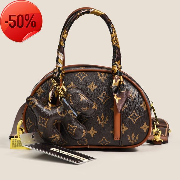 

the factory directly texture women's large capacity 2022 new fashion winter shoulder bag portable bag