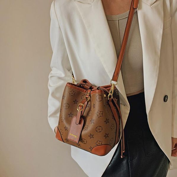 

retro women's round bucket bag versatile shoulder messenger bags