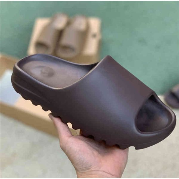 

yeesys slide foam runner slippers kanyes ochre rnnr mx cream clay mineral blue ararat pure desert sand bone white resin sandal soot core men, Black