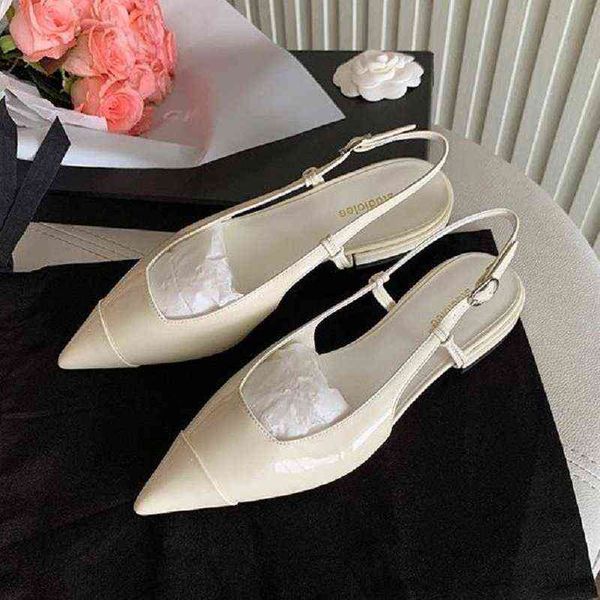 2022 Baotou simples e elegante de volta, sandálias femininas vazias, retro sapatos femininos rasos confortáveis ​​sandálias casuais g220518