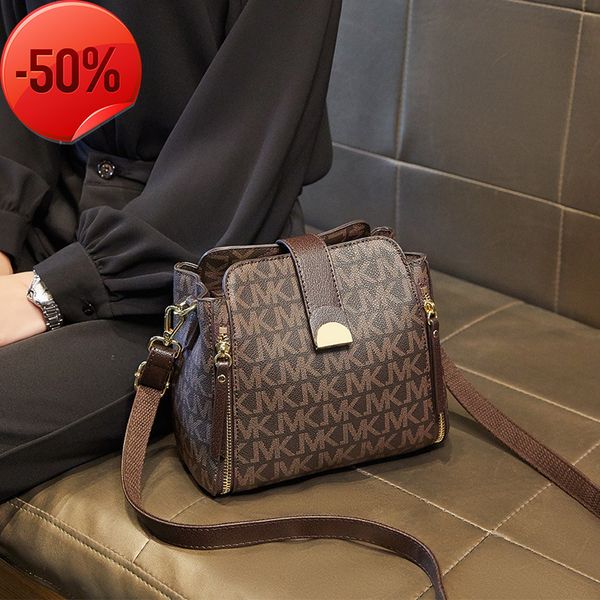 

luxury designer bags luxury designer2022 spring / summer new leisure one shoulder messenger fashion hand bucket bag foreign style large capa