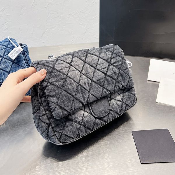 

2022ss f/w vintage womens denim classic flap quilted bags silver metal hardware matelasse chain crossbody shoulder handbags turn lock luxury