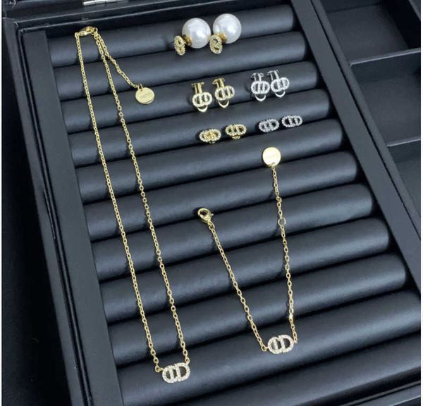 

luxury jewelry letter earrings female internet celebrity mini ear clip high version necklace bracelet, Black