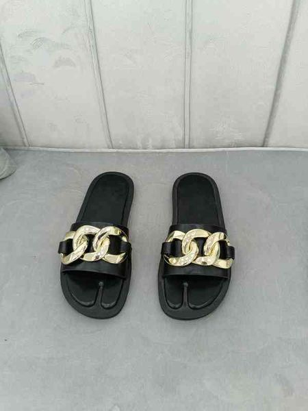 

slippers spring and summer metal chain split toe flat bottom flip flops black sandals fashionable women's shoes