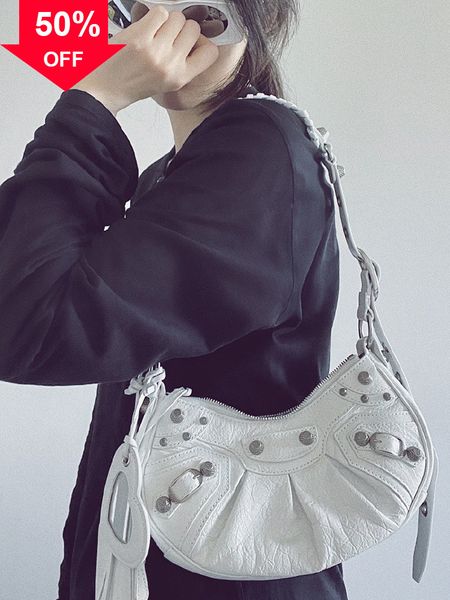 

net red fashion locomotive single diagonal small and new fashionable retro women's totes shoulder bag