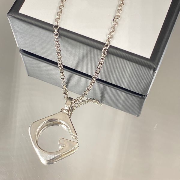 

2022 fashion designer sterling silver square g necklace classic clavicle chain is a celebrity favorite style men and women party commitment