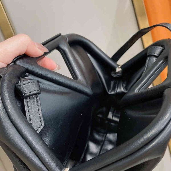 

original bottegass's designer handbags venetas's 2023 dumplings triangle leather fold one shoulder clip candy cloud