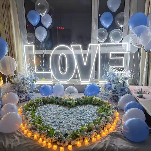 Decoração romântica de cenário de cenário Love Led Luminous English Alphabet Lamp Stand para Supplies de festa de aniversário do Chirstmas