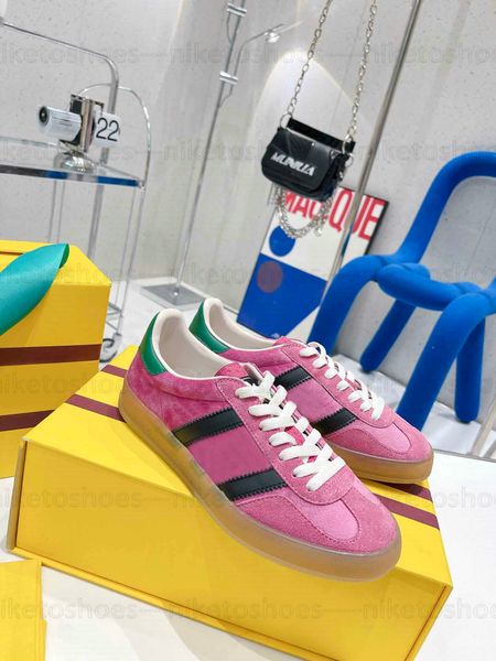 

designer gazelle sneaker pink velvet hq8850 fall 2022 skateboard shoes low monograms 3 white stripe luxury casual flat mens women sneakers g