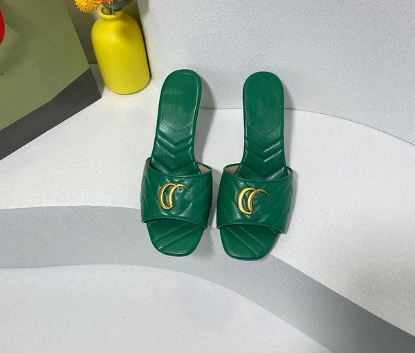 2022 Classico design da donna da spiaggia Mezze pantofole in pelle Tacchi spessi Scivoli in metallo Scarpe da donna estive in pelle bovina Sandali pigri Tacco alto