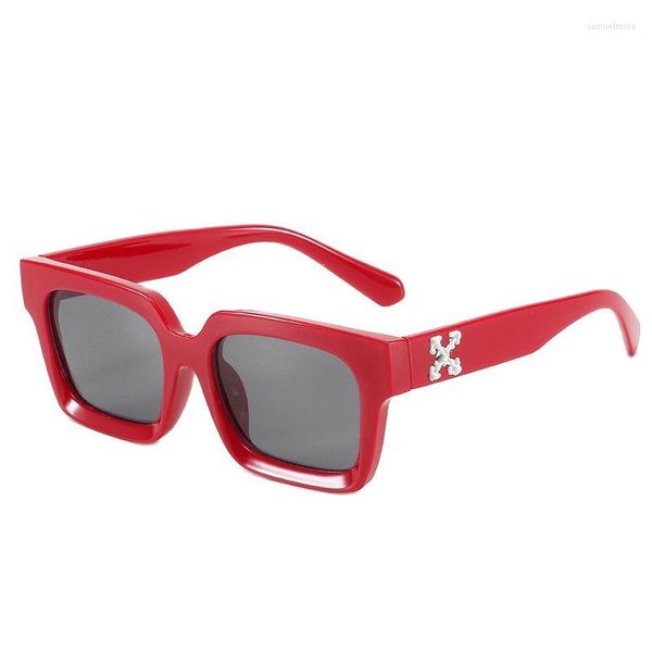Óculos de sol da marca de maré europeia vermelha e americana líquida Os mesmos acessórios de óculos quadrados femininos femininos