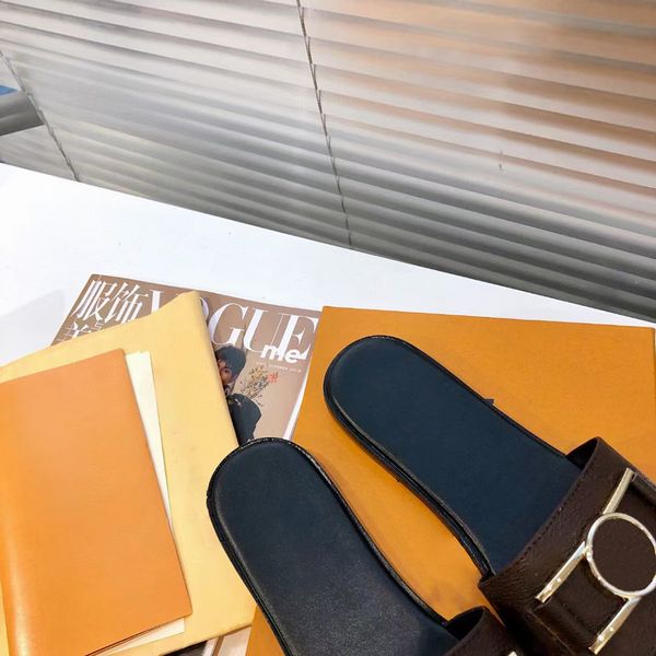 

611s slippers designer comfort sandal slippers women leather shoes womens luxury metal decoration slipper summer casual shoe beach flip flop, Black