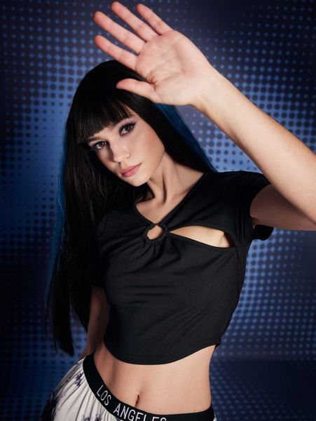 

romwe solid ring decor cut out ribbed crop tee s0ed#, White