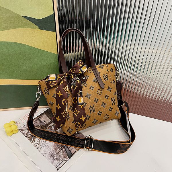 

2022 designer ladies handbag messenger bag style outdoor casual fashion presbyopic one shoulder suitable for all kinds of occasions size:29*