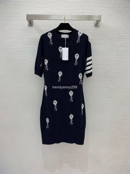 

casual dresses summer wool jacquard kite pattern four bar stripe short sleeve slim knit dress, Black;gray