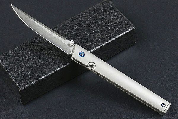Yüksek kaliteli R8126 Palet Katlanır Bıçak D2 Saten Damla Noktası Bıçağı CNC TC4 Titanyum Alaşımlı Tapı Tutucu Yatak EDC Cep Bıçakları