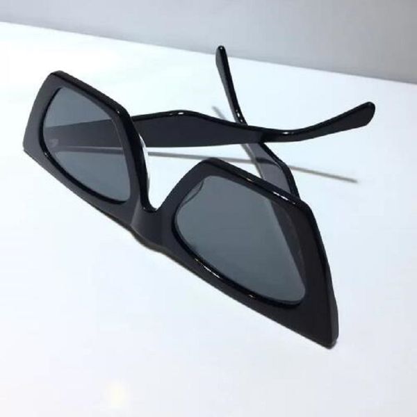 

designer sunglasses for women mens summer cat eyes style anti-ultraviolet shield lens plate square full frame eyeglasses random box, White;black