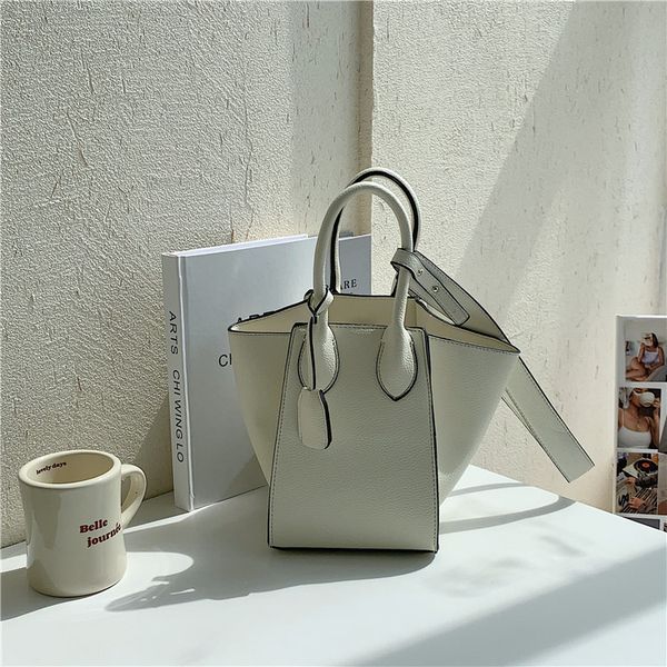 

designer bags shoulder crossbody bags with large capacity and buckets leather texture 21cm