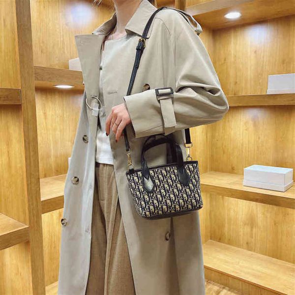 

2022 luxury jewelry designer bag embroidery vegetable basket hand mobile phone small and versatile one