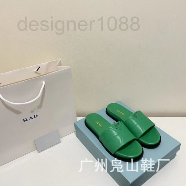 

sandals designer p family solid color bread sandals 2022 new soft rhombic pattern chair casual versatile women's beach shoes 4g1j, Black