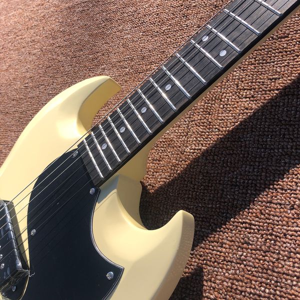 

2022electric guitar,rosewood fingerboard,chrome hardware