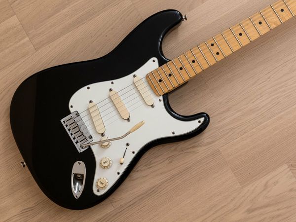 

st plus electric guitar black