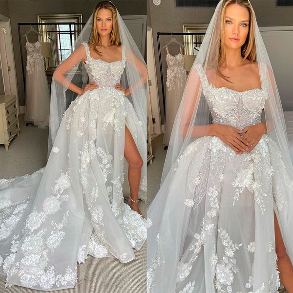 Abito da sposa moderno con colletto quadrato alto e spacco, abito da sposa floreale con applicazioni in pizzo arabo saudita e spalline