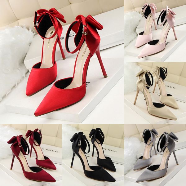 Meistverkaufte Damen-Sandalen in koreanischer Version, süße Schönheit, dünne High Heels, flacher Mund, spitze Seidensandalen mit hohler Rückseite und Schleife für Mädchen. Klassische Luxus-Partyschuhe