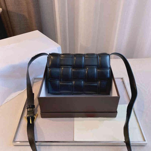 

woven shoulder bags women fashion handbag leather designer crossbody female triangle adjustment buckle purses 220314