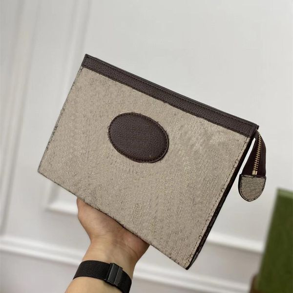 

classic leather bag holding rectangle is good for men to accompany