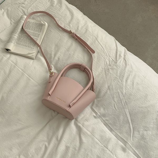 

niche design sense of a hundred tote bags fashion crossbody bucket bag