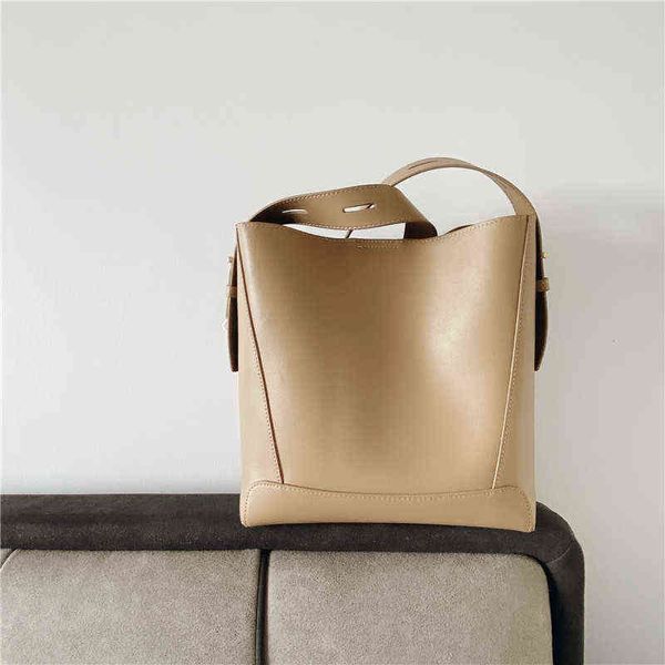 

2021 large crossbody bags wideband messenger female bag wild summer texture lipstick shoulder large capacity commuter bucket bag g220421
