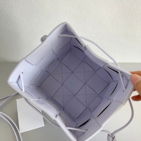 

2022 brand fashion new sheepskin woven bucket shoulder messenger bag