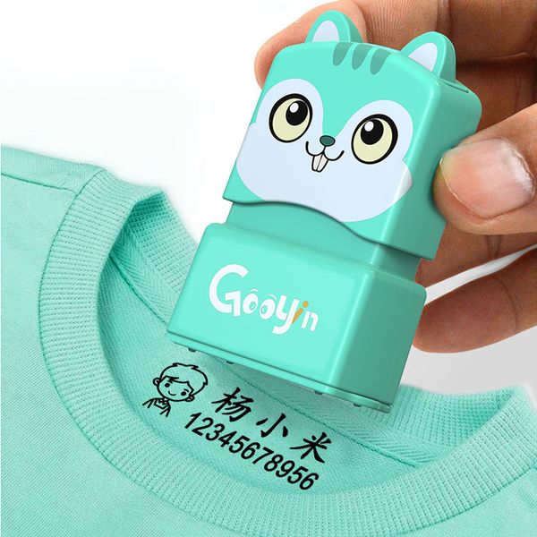 Nome do bebê Carimbo DIY para crianças Capítulo de roupas de estudante de foca personalizada não é fácil de desbotamento Selos de segurança Adesivo Presente 220608