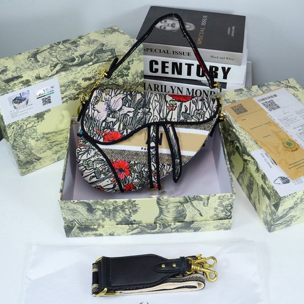 

luxury designer wallet bag cross body shoulder purse half moon fashion lady shopping handbag women letter popular totes cartoon pillow 36