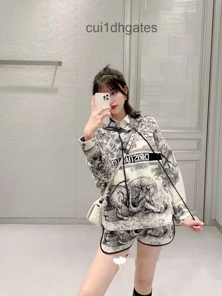 

2022 designer di or t shirt and tees dress 2022 autumn suit women's printed sweater casual shorts two-piece fashion fried, White