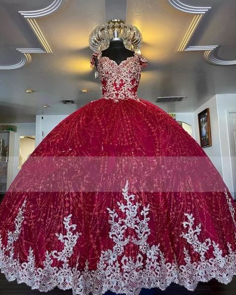 Rote Perlen Ballkleid Quinceanera Kleider Goldapplikationen Sweet 16 Kleid Pageant Kleider Vestido de 15 Anos Anos Quinceanera
