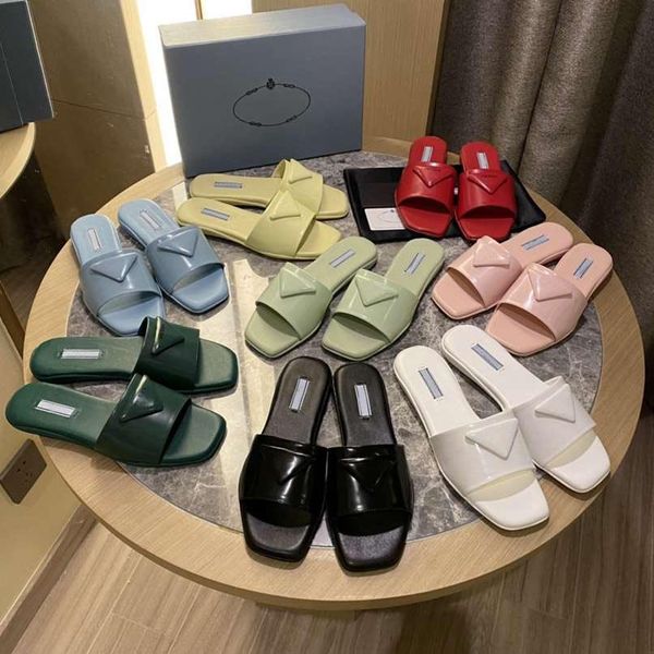 Top designer donna sandali moda pelle verniciata triangolo logo colore gelatina pantofole a fondo piatto pavimento del bagno dell'hotel estate scarpe da spiaggia all'aperto di alta qualità 35-40