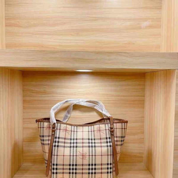 

burbrerys crossbody handbags bags burbrery onthego tote luxuries designers women bag purses totes designer woman handbag shoulder wallet par