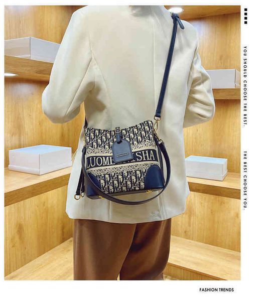 

2022 new designer handbags autumn trend letter embroidered messenger