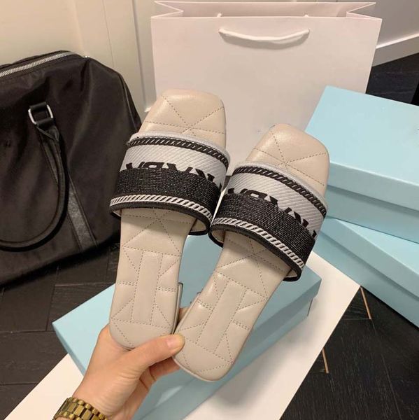 

2022 new sandal slipper triangle logo silver flat bottom flip-flops women's flat leather exterior fashion open-toe casual with box top, Black