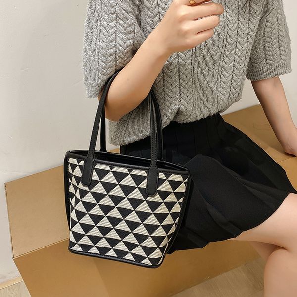 

spring and summer shoulder bag mini handheld bucket