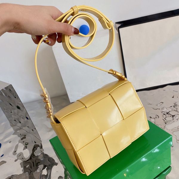 

2022 women bags crossbody handbag one-shoulder pillow versatile design leather stylish high-end small square handbag 255