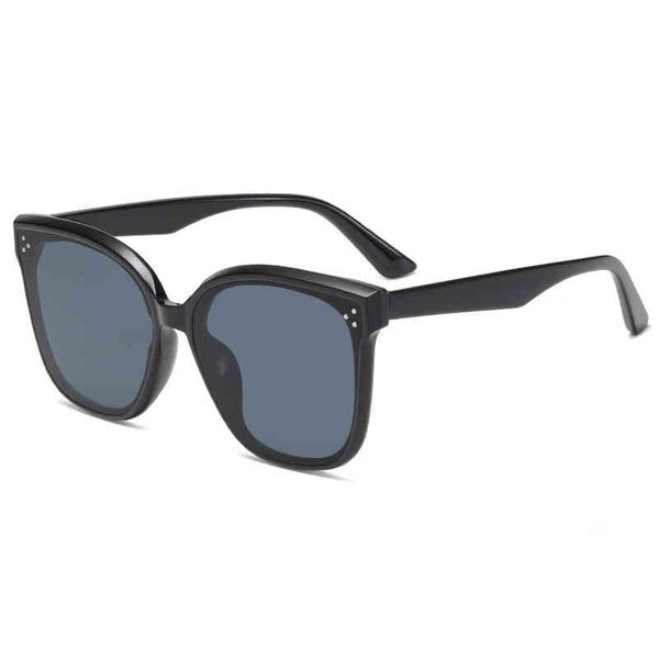 

2022 new ultraviolet with factory fashion ladies sunglasses shop, White;black