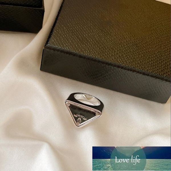 Мода New Triangle логотип кольцо кольцо женская индивидуальная стиль персонализированная буква Drop Oil Design Sense Инвертированные треугольные кольца