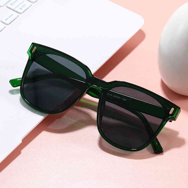 

new red female factory fashion ladies sunglasses shop, White;black